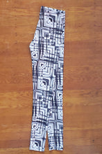 Load image into Gallery viewer, Black and White Light Painting Yoga Leggings